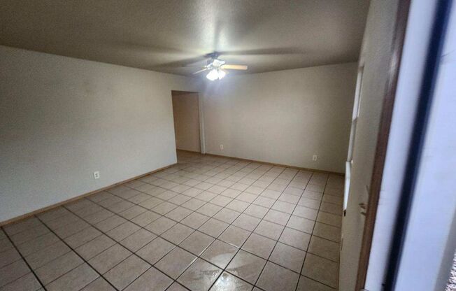 2 beds, 1 bath, 900 sqft, $800, Unit 3500A Hollis Drive