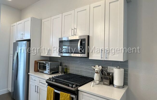 2 beds, 2.5 baths, $3,095, Unit UNIT 10