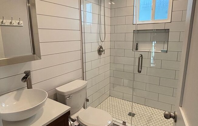 Charming & Private Backhouse Studio in Desirable Long Beach Neighborhood!