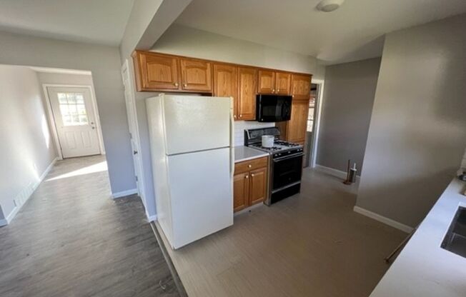 3 Bed 1.5 Bath home **Available in March**