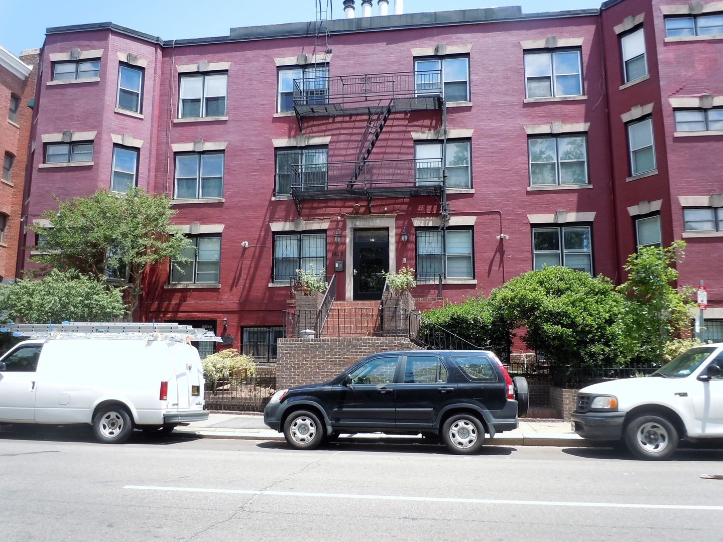 Logan Circle Centrally Located near Dupont 1 bed 1 bath with Balcony