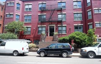 Logan/Dupont Top Floor 1BR 1BA unit with Fireplace and a balcony!