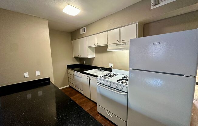 1 bed, 1 bath, 592 sqft, $675, Unit 104E