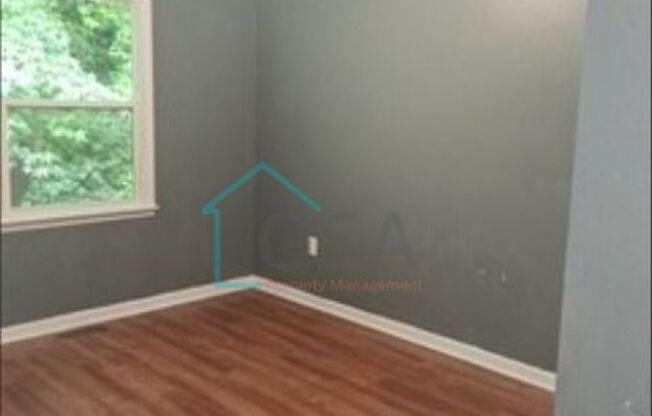 3 beds, 1.5 baths, $1,000, Unit Easton 3
