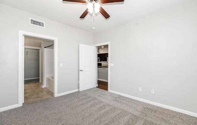 1 bed, 1 bath, 651 sqft, $1,300