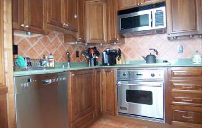 Logan Circle Centrally Located near Dupont 1 bed 1 bath with Balcony