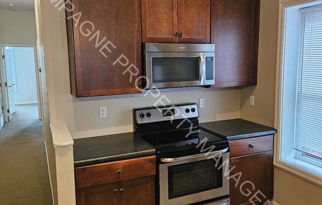 1646/1648 Summit Street