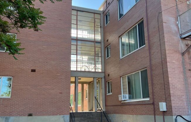 2 beds, 1 bath, $1,095, Unit 21