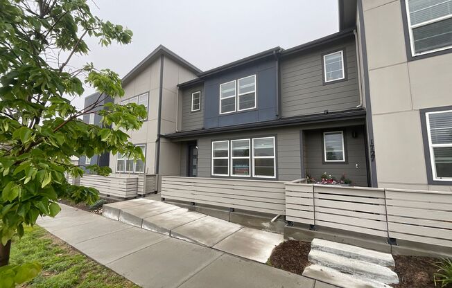 3 Bedroom Townhome Available Near Voyager Pkwy & Interquest Pkwy!