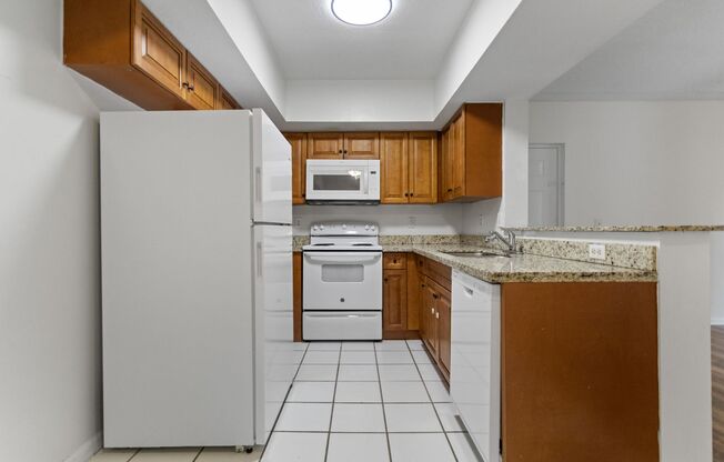 2 beds, 1 bath, 1,015 sqft, $2,050, Unit 09 - 912