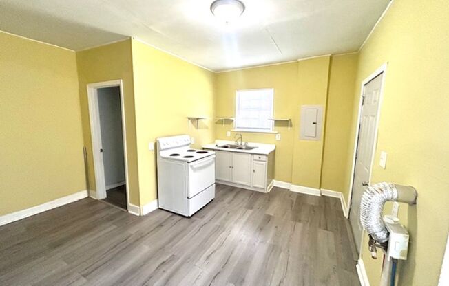 ONE BEDROOM/ONE BATH - CONVENIENT LOCATION!