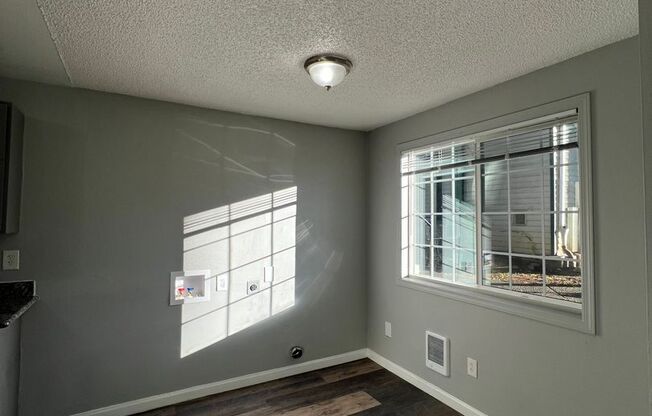 2 beds, 1 bath, 825 sqft, $1,300, Unit 306
