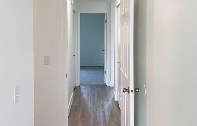 2 beds, 1 bath, 886 sqft, $1,575, Unit 117