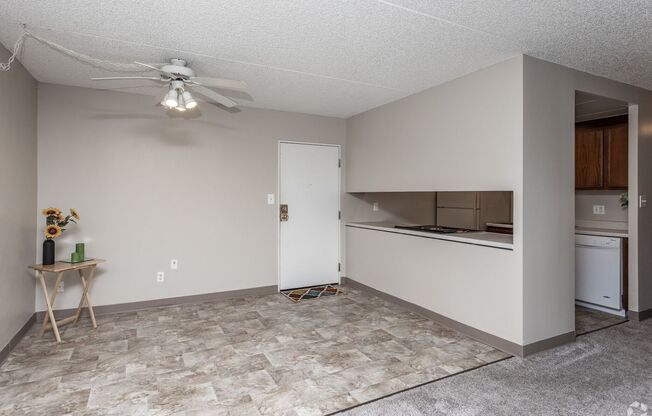 2 beds, 1 bath, 1,025 sqft, $1,049