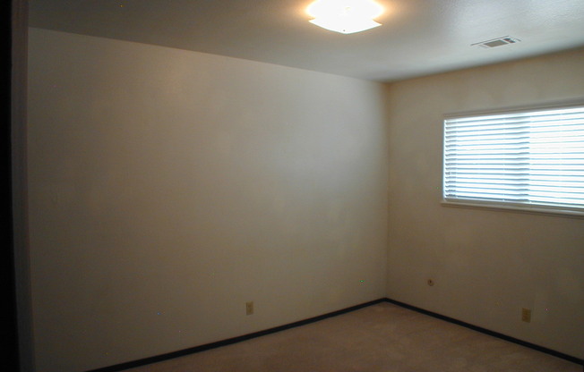 2 beds, 1 bath, 818 sqft, $925, Unit Apt 7