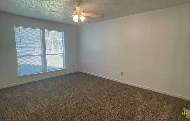 2 beds, 2 baths, 902 sqft, $1,099, Unit 142