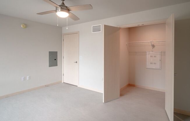 1 bed, 1 bath, 695 sqft, $1,900, Unit 515