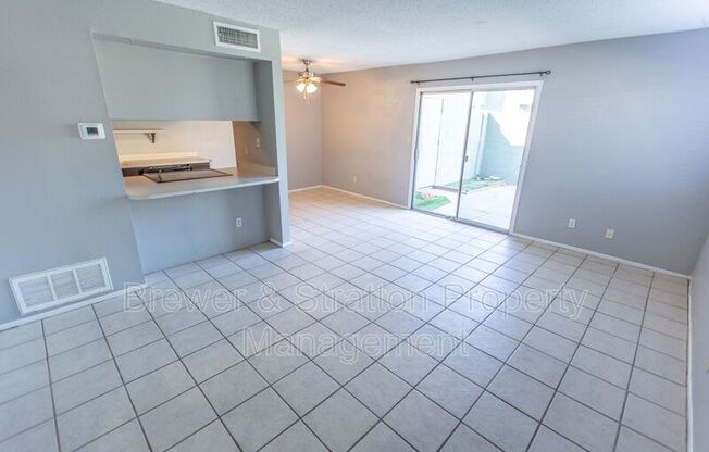 5312 W HEARN RD