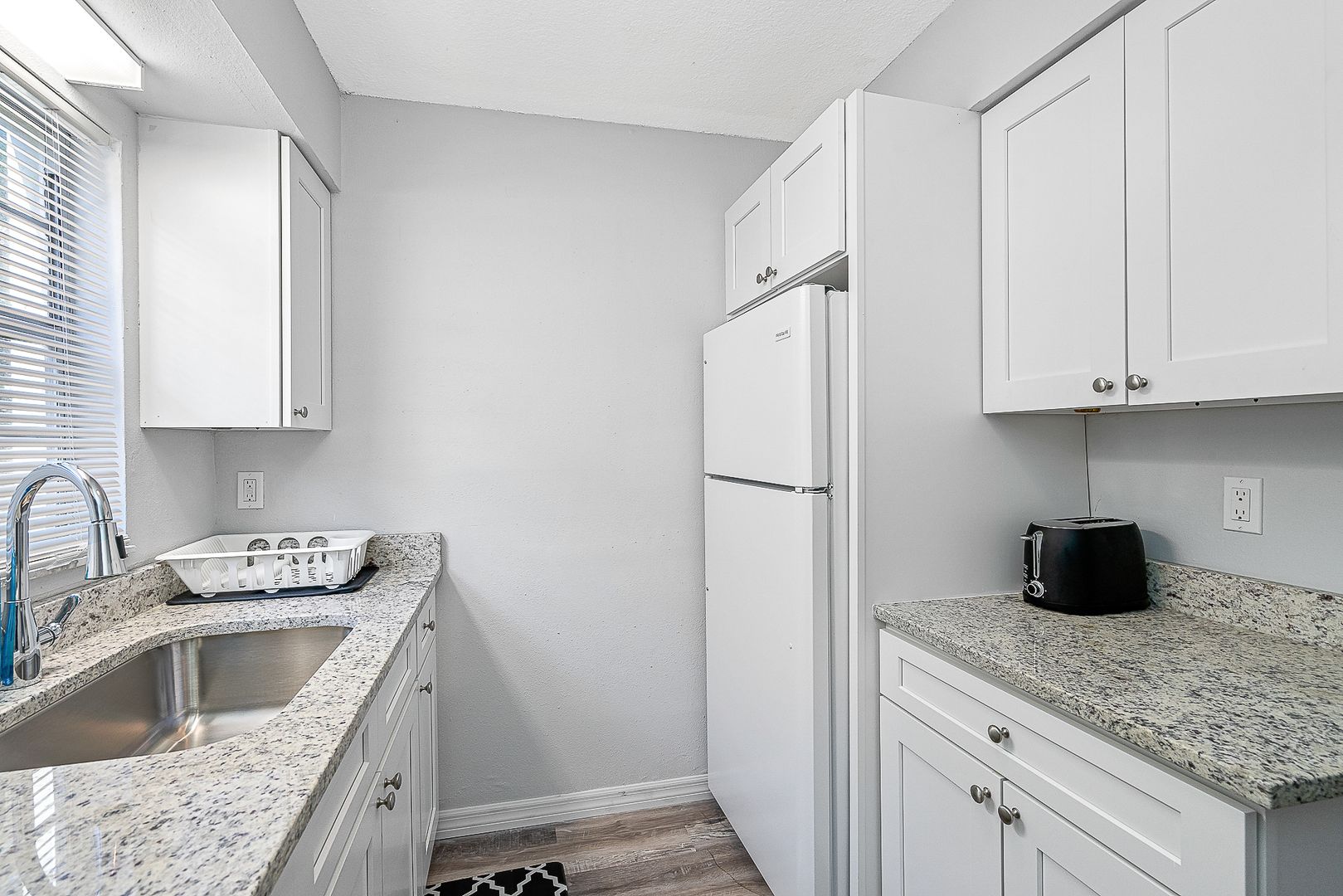 University Park 1/1/ Unit, Centrally located near parks and Shopping! Pet friendly.