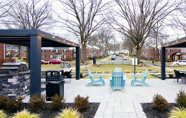 Outdoor courtyard with ample social seating at Alister Morristown, New Jersey