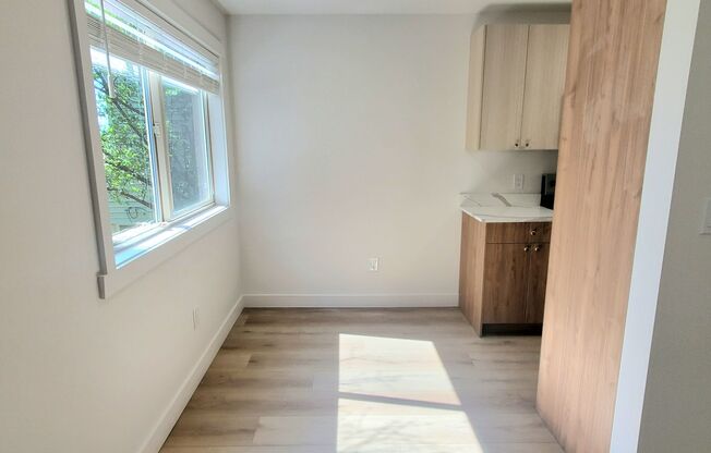 2 beds, 1 bath, 731 sqft, $2,795, Unit 105