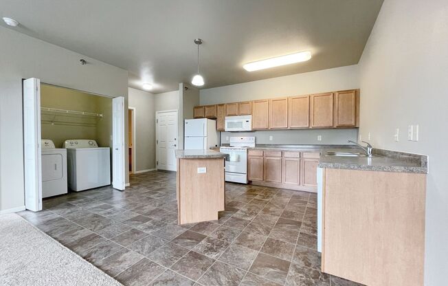Encore Apartments - Located in quiet residential neighborhood in NE Minot