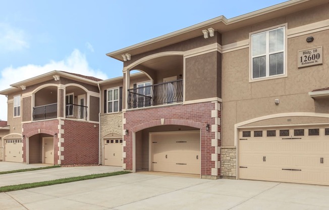 Exquisite Exterior at Sorrento at Deer Creek Apartment Homes, Kansas, 66213