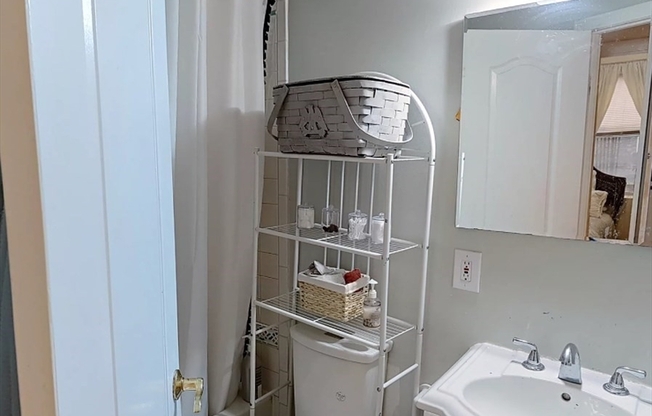 2 beds, 1 bath, 700 sqft, $3,795, Unit 18