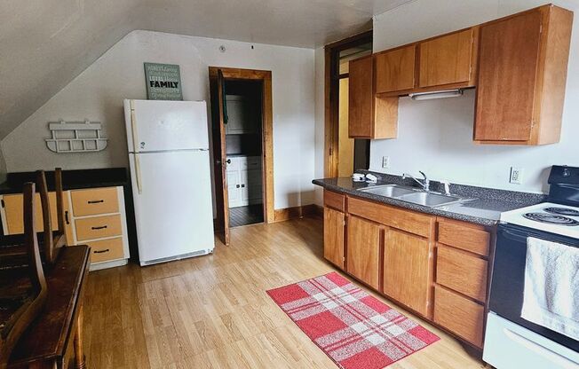 3 beds, 1 bath, $1,575