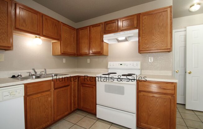 2 beds, 1.5 baths, $775