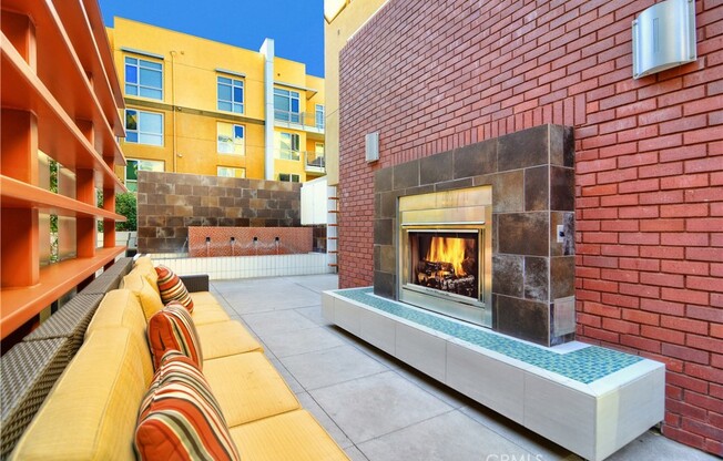 3 beds, 2.5 baths, 1,490 sqft, $4,500, Unit 231
