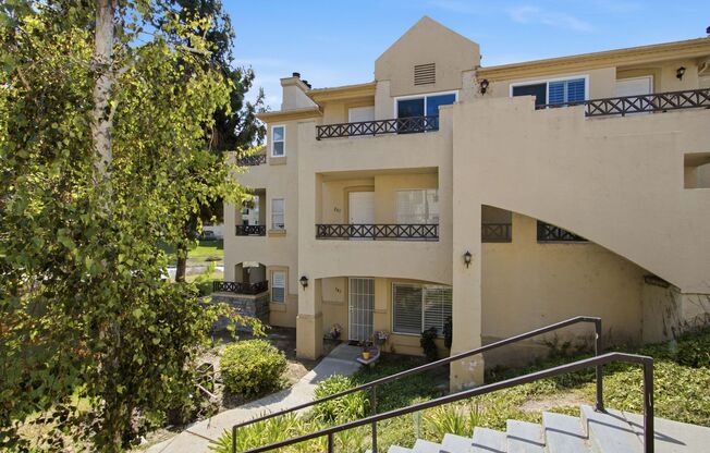 Open 3-Bedroom, 2-Bath Condo With LAKE VIEWS!