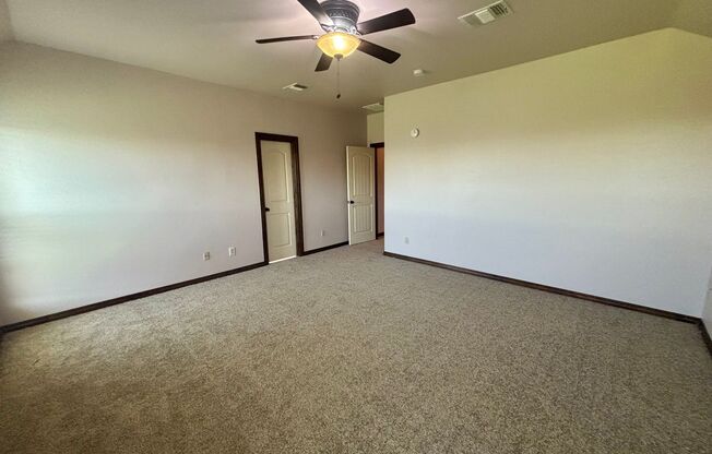 Wonderful 3 Bed 2 Bath Home in Yukon