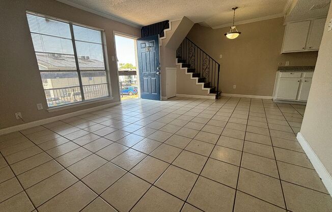 1 bed, 1 bath, 725 sqft, $1,300, Unit 1012