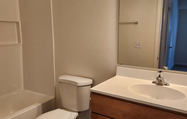 2 beds, 1 bath, 859 sqft, $1,450, Unit GL46005
