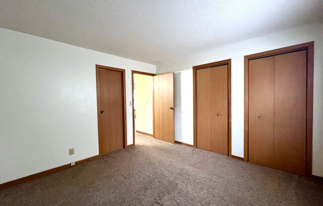 2 beds, 1 bath, $1,050, Unit A2721-A