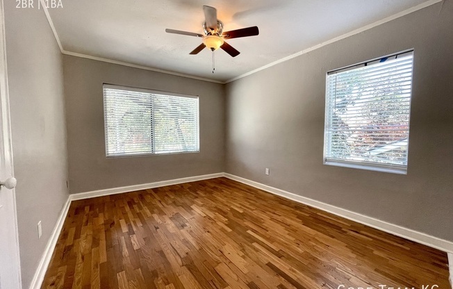 1114 W 45 ST