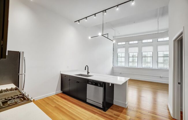 1 bed, 1 bath, 810 sqft, $1,940, Unit 100-403