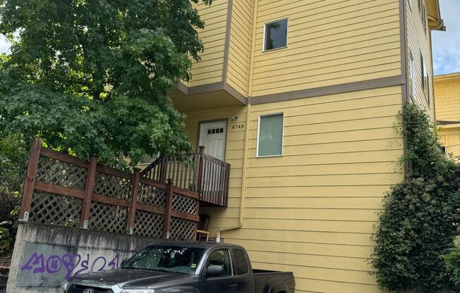 Spacious 9-Bedroom Home in Seattle’s University District