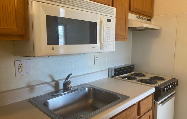 1 bed, 1 bath, 430 sqft, $805, Unit 711-3