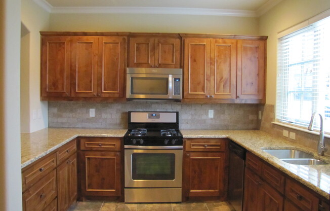 Townhouse in the heart of Monticello!