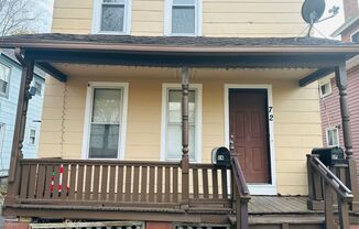 2 beds, 1 bath, $1,100, Unit UP