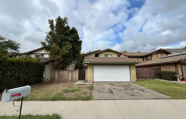 MOVE-IN READY Chatsworth 3+2.5 w/backyard, fireplace + 2 car garage!