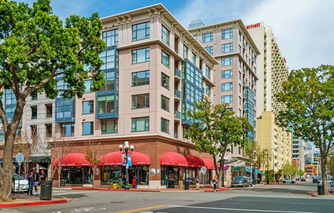 Expansive Gaslamp Quarter 2 Bedroom at Trellis! 2 Parking Spaces Included!