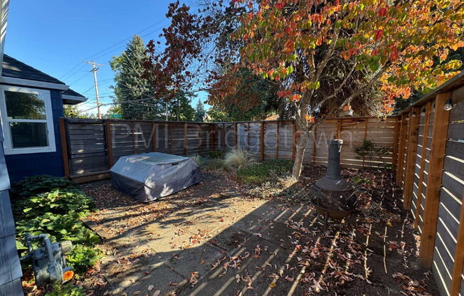 2 beds, 1 bath, 904 sqft, $2,190