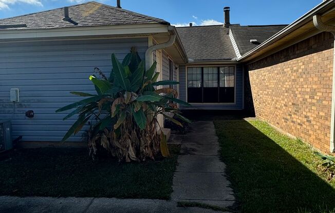 2 beds, 2 baths, $1,075