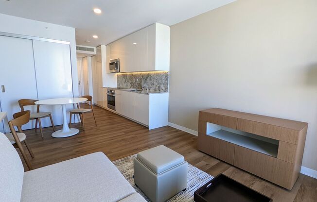 New Fully Furnished High Floor luxurious Studio with 1-Parking at 'A'ali'i