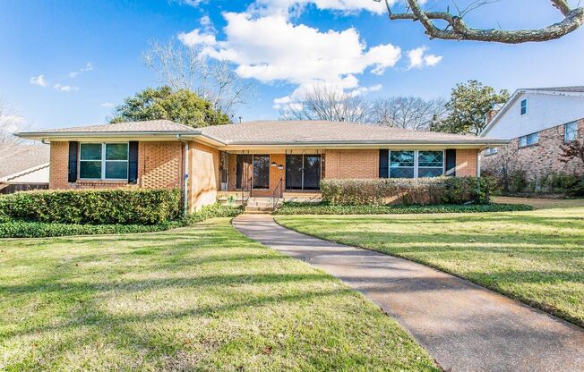 2 Bedroom, 1 Bath Duplex in Lake Highlands