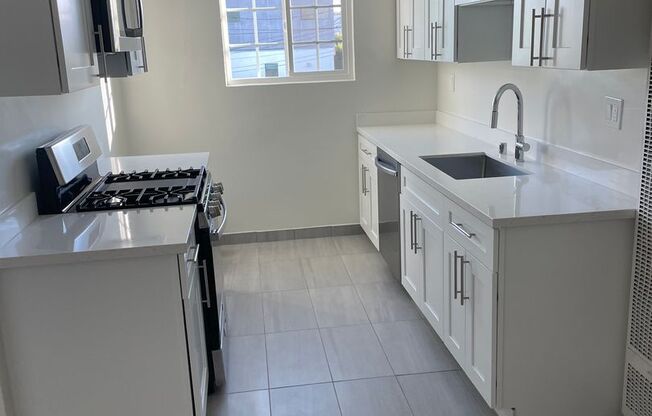 1757 Longwood Ave. Los Angeles, CA. 90019