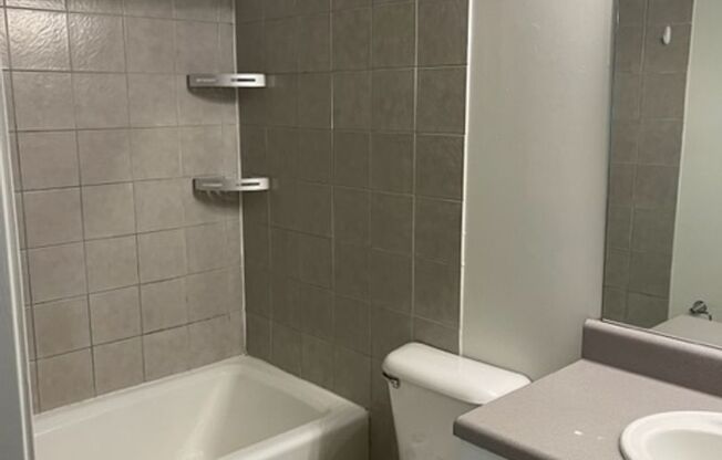 2 beds, 1 bath, 1,140 sqft, $2,200, Unit 900-314
